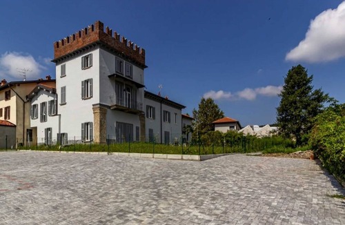 San Fermo della Battaglia Apartment | The Castle - One Bedroom Apartment, Sleeps 4