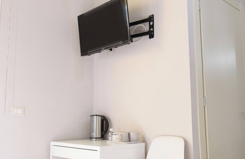 Mirandola House | The Pico Rooms 2- Private patio, bathroom&WiFi