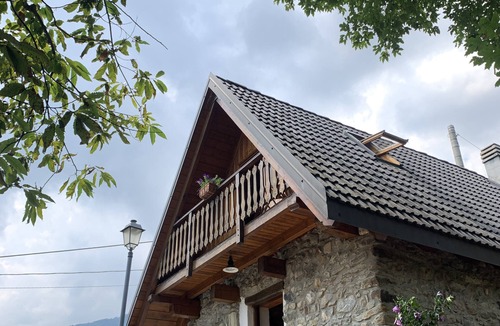 Roccapietra Ski Chalet | The Taragn detached chalet