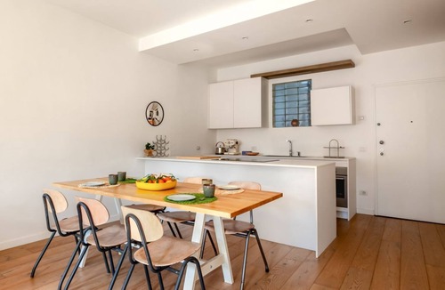 Historic Centre Apartment | The Two Lions @Lords' Square.