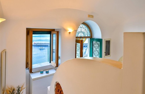 Amalfi Apartment | The window to the sky
