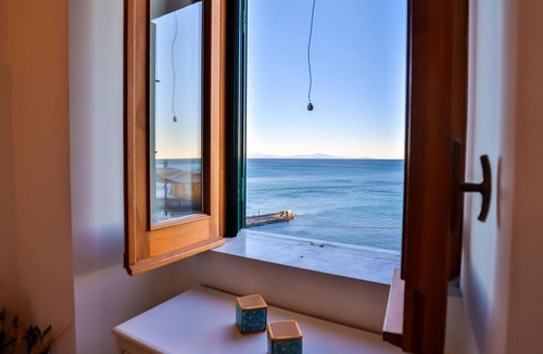 Amalfi Apartment | The window to the sky