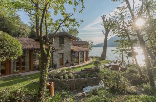 Faggeto Lario Villa | The Writer's Nest Waterfront Villa by Rent All Como