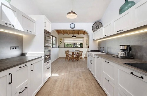 San Miguel de Abona Villa | Three bedrooms, three bathrooms, and a large swimming pool and air conditioning.