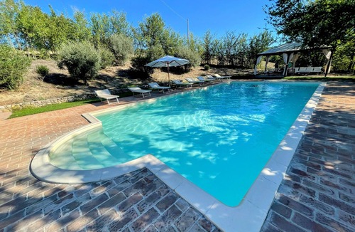 Todi Villa | TODI BY THE POOL/SLEEPS 10/EXCLUSIVE POOL/WALK TO TODI 4 KMS/RESTAURANT 0.5 KMS