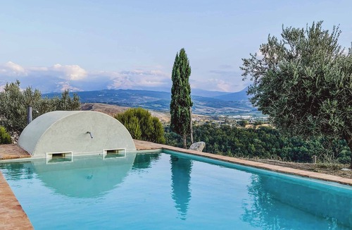 Torre de' Passeri Apartment | "Torre" apartment with double bedroom e and two single beds