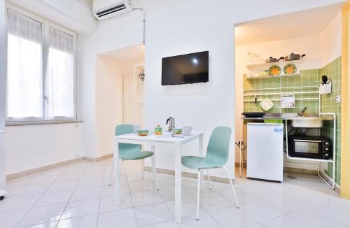 Vasto Apartment | Track Station Studio Apartment - with Netflix