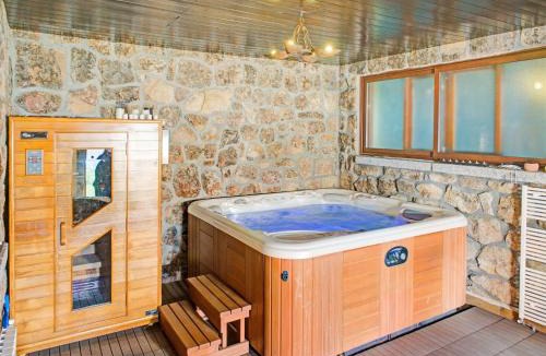 Galapagar House | Tranquil Garden Hideaway