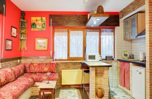 Galapagar House | Tranquil Garden Hideaway
