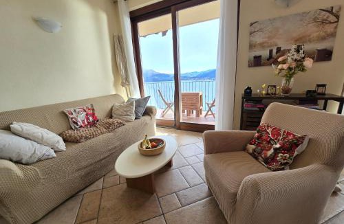 Oggebbio Apartment | Traum-Balkon mit Panoramablick und Pool am Lago Maggiore