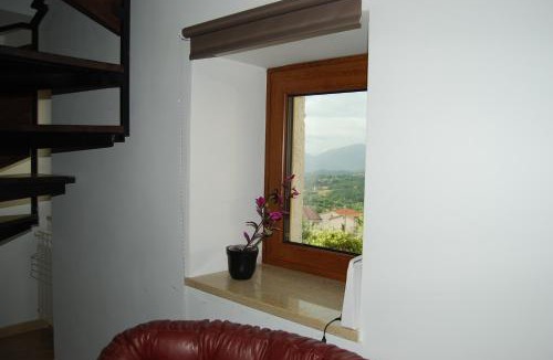 Longano Apartment | TreeStay - Ampio appartamento moderno completo di tutto