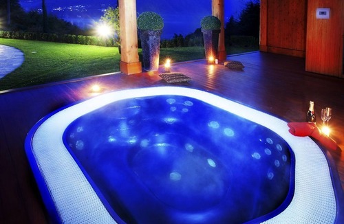 Tremezzo Apartment | Tremezzo Residence 2 bedroom home with pool and spa by Italian Apartmentsn