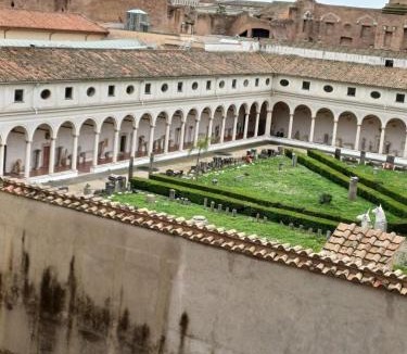 Rione XVIII Castro Pretorio House | TRIPLE big room AMAZING VIEW, for two o three person, in CENTER of ROME