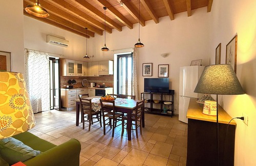 Centro Storico Apartment | Typical house with terrazzo overhanging seen sea