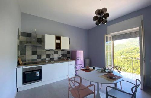 Campinola Apartment | Una suite pop nel blu della Costiera