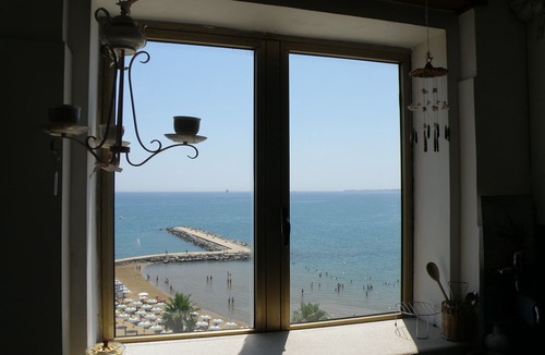 Crotone Apartment | Unique apartment with spectacular ship view
