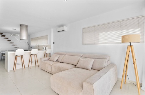 Santa Pola House | Vacation Home "Casa En La Orilla De La Playa" with Balcony, 2 Private Terraces & Wi-Fi