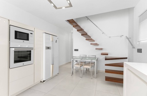 Santa Pola House | Vacation Home "Casa En La Orilla De La Playa" with Balcony, 2 Private Terraces & Wi-Fi