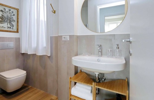 Rione XVIII Castro Pretorio House | Vacation Home in Rome with 1 bedrooms sleeps 4