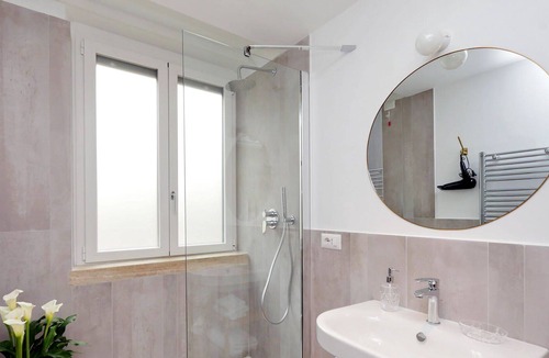 Rione XVIII Castro Pretorio House | Vacation Home in Rome with 1 bedrooms sleeps 4