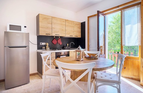 Sant'Anna d'Alfaedo Apartment | VALENTINA MANSION 'PRIMROSE HOUSE'