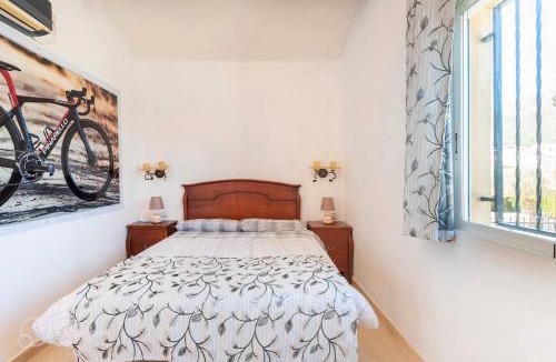 La Colina Villa | Velo Villa w/A/C, free Wi-Fi & Pool near Benidorm