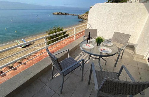 Almadraba-Canyelles Apartment | Verones 2b