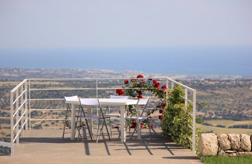 Ragusa Villa | Villa Afrodite for groups:infinity pool,tennis court,bbq,wi-fi and amazing views