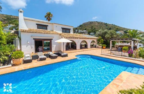Cala del Portet Villa | Villa Alessia by Abahana Villas