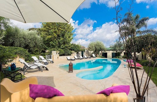 Modica Villa | Villa Ametista: A characteristic and welcoming three-story villa in a quiet position, surrounded by the Sicilian countryside, with Free WI-FI.