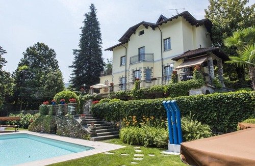 Carciano Villa | Villa Angela with pool and lake view