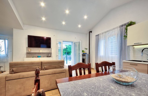 Poggi Villa | Villa Anna with private pool located on ground level 2 bedroom for 6 persons.