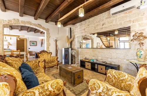 Scicli Villa | Villa 'Antica Aia Con Piscina' with Private Pool, Wi-Fi and Air Conditioning