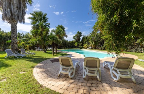 Scicli Villa | Villa 'Antica Aia Con Piscina' with Private Pool, Wi-Fi and Air Conditioning
