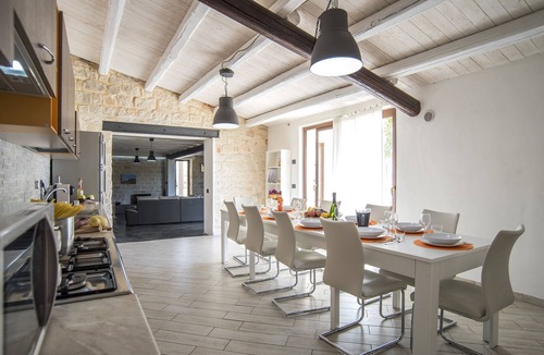 Scicli Villa | VILLA ANTICA AIA R. WITH POOL A/C 5 ROOM WITH BATHROOM AND WIFI FREE IN SCICLI
