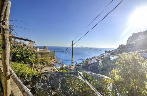 Pogerola House | Villa Arcangela B: A characteristic and welcoming two-story independent house which faces the sun and the sea, with Free WI-FI.