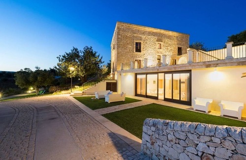 Scicli Villa | Villa Begonia with private pool and tennis court