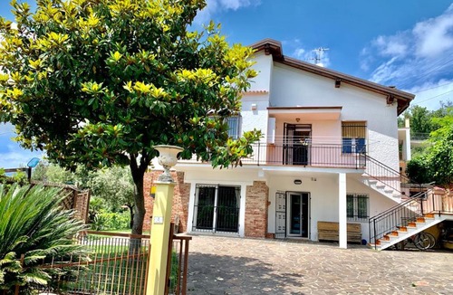 Bolano Villa | Villa bianca