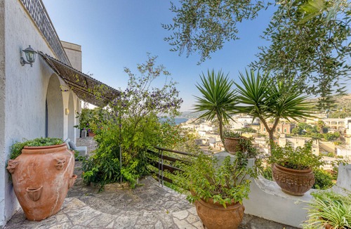 Castro Marina Apartment | Villa 'Blu La Cambusa' with Shared Pool, Wi-Fi and Air Conditioning