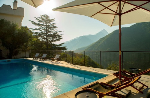 Maglietola Villa | Villa Cancello del Leone in Tuscany, with a Magic View and Pool