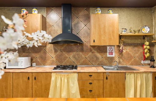 Cieza Villa | Villa 'Capricho' with Mountain View, Wi-Fi and Air Conditioning