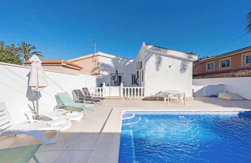 Torrevieja Villa | Villa "Casa Abuelita" with Private Pool, Garden, Terrace, A/C & Wi-Fi