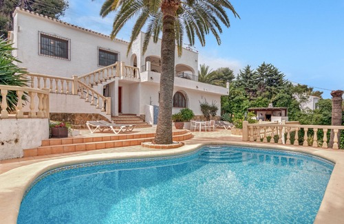 Trencall Villa | Villa 'Casa Ann - Family Rentals' with Sea View, Private Pool and Wi-Fi