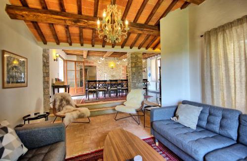 Montegiove Villa | Villa Collina by PosarelliVillas