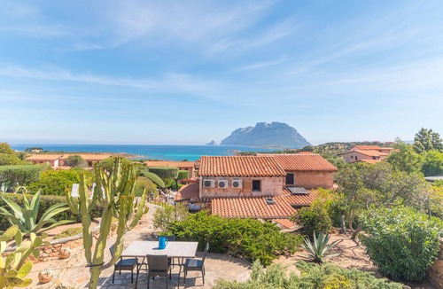 Costa Corallina Villa | 'Villa Corallina' with Sea View, Wi-Fi and Air Conditioning
