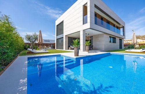 Castello d'Empuries Villa | Villa de Lujo en Costa Brava, 5 Min. de la Playa
