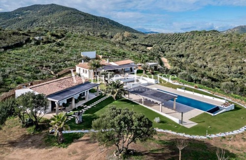Olbia Villa | Villa di Lusso con Piscina e Splendide Vedute sul Mare