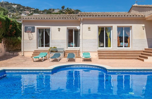 Calonge Villa | Villa "Elodia" with Garden, Terrace, Pool & Wi-Fi