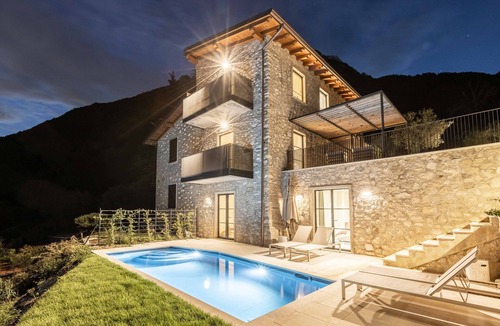 Toscolano Maderno Villa | Villa 'Engardina' with Lake View, Wi-Fi and Air Conditioning