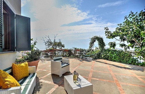 Pogerola House | Villa Eufemia: A spacious three-story villa which faces the sun and the sea, with Free WI-FI.